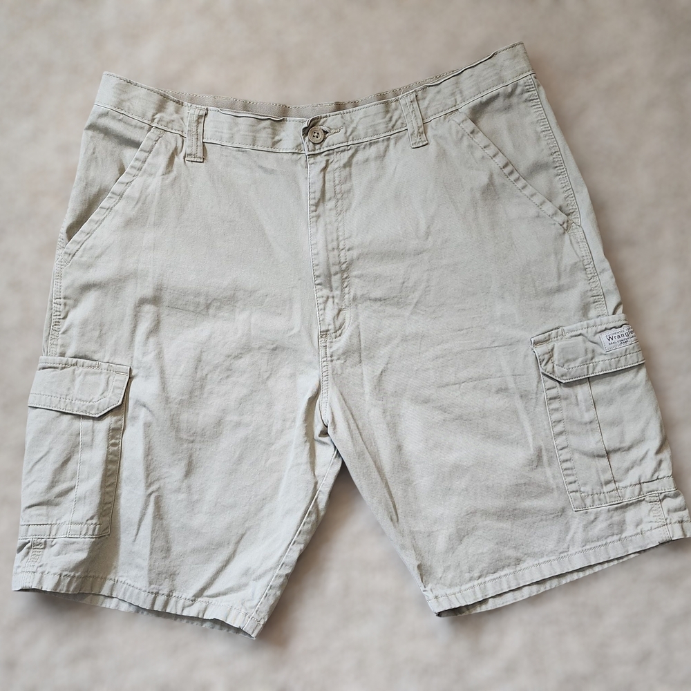 ​Wrangler Authentic Issue Men's Khaki Cargo Shorts - 100% Cotton - Size 38